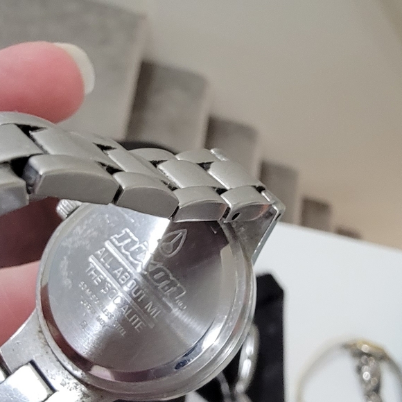 Woman's watch by Nixon - Picture 4 of 5